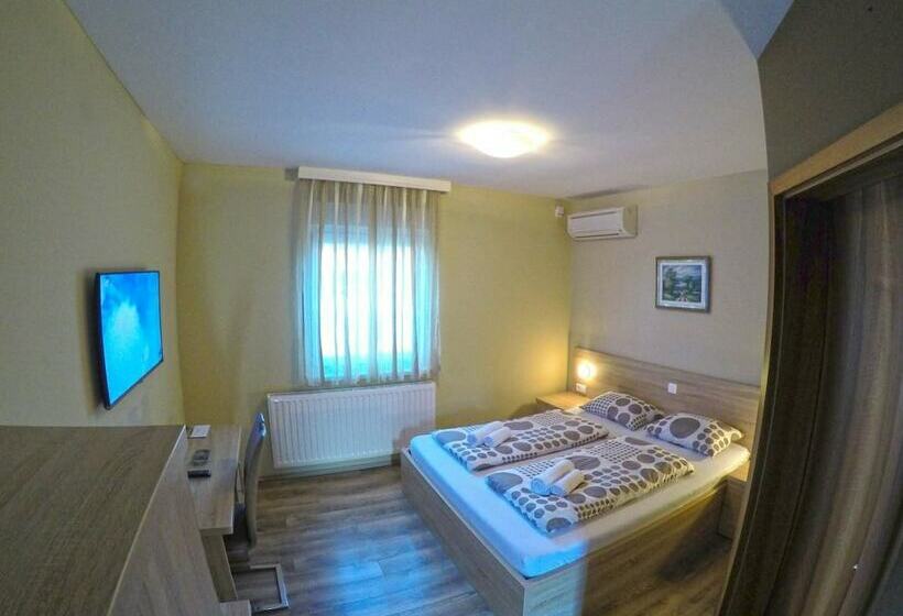 פנסיון Apartments And Rooms Rea