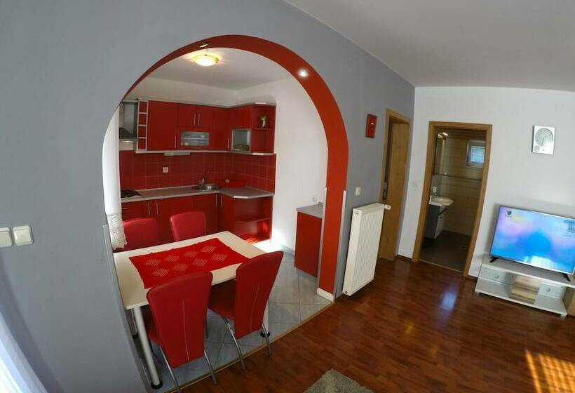 פנסיון Apartments And Rooms Rea