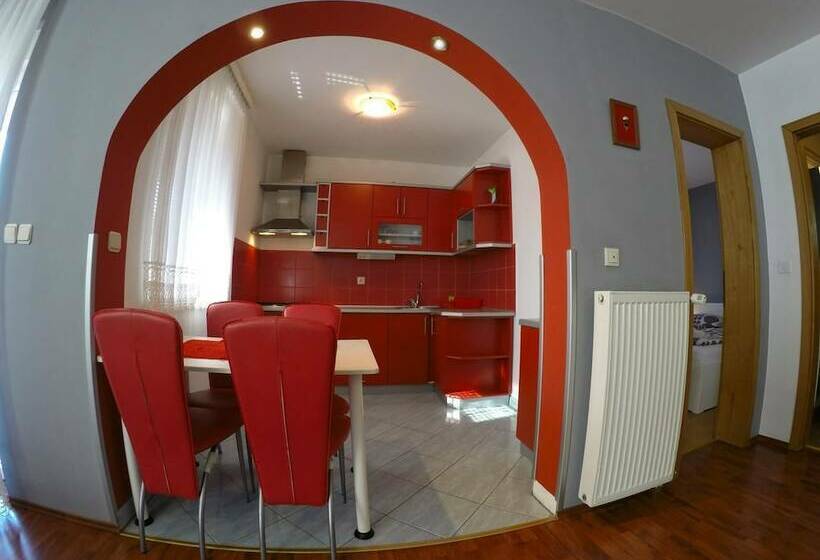 פנסיון Apartments And Rooms Rea