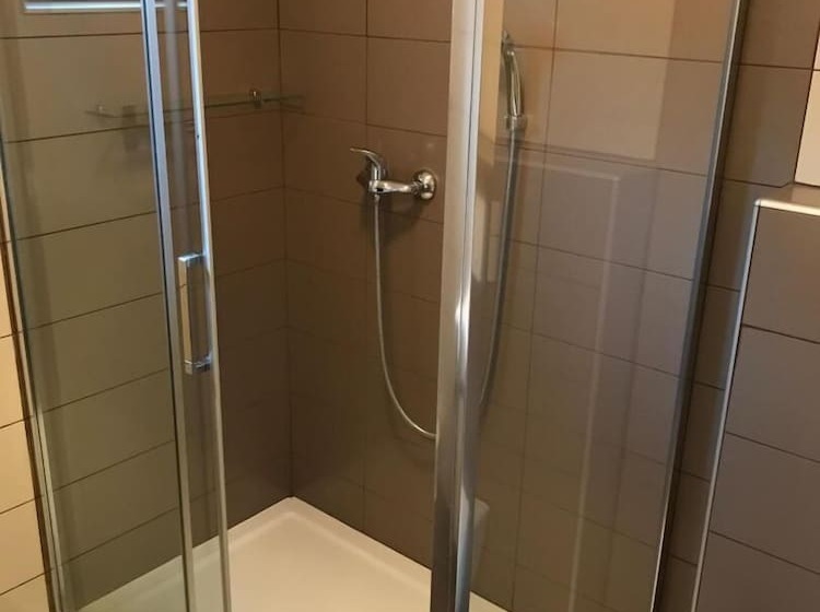 פנסיון Apartments And Rooms Rea