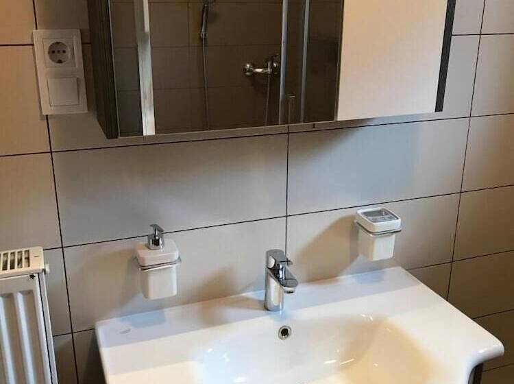 פנסיון Apartments And Rooms Rea