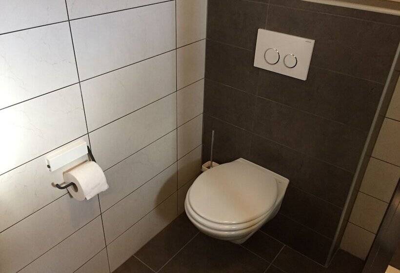 פנסיון Apartments And Rooms Rea