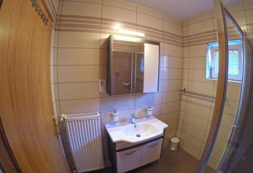 פנסיון Apartments And Rooms Rea