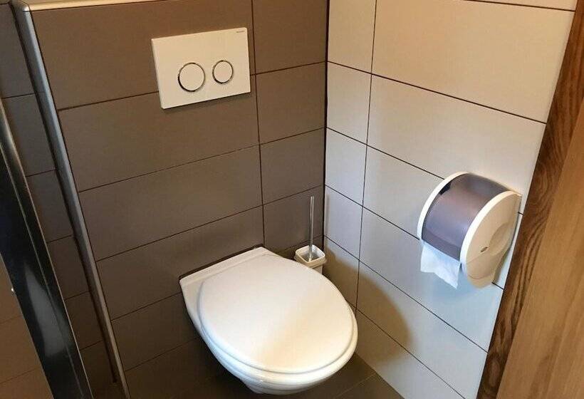 פנסיון Apartments And Rooms Rea