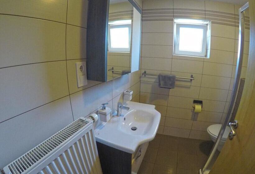 פנסיון Apartments And Rooms Rea