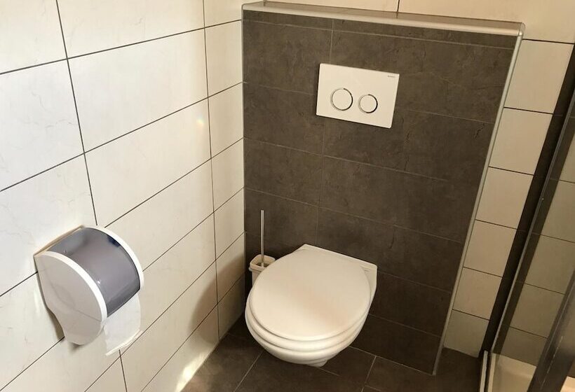 פנסיון Apartments And Rooms Rea