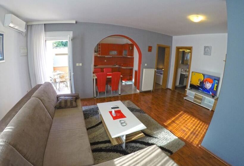 פנסיון Apartments And Rooms Rea