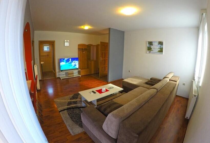 פנסיון Apartments And Rooms Rea