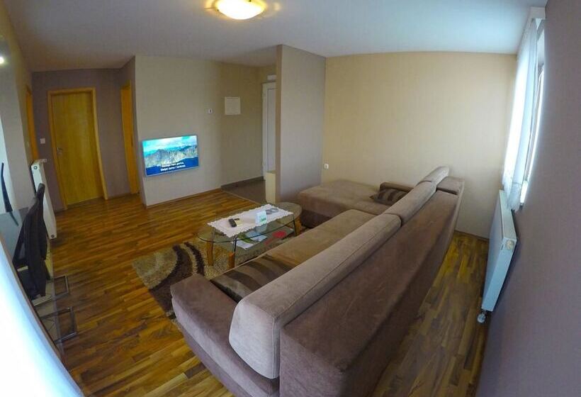 פנסיון Apartments And Rooms Rea