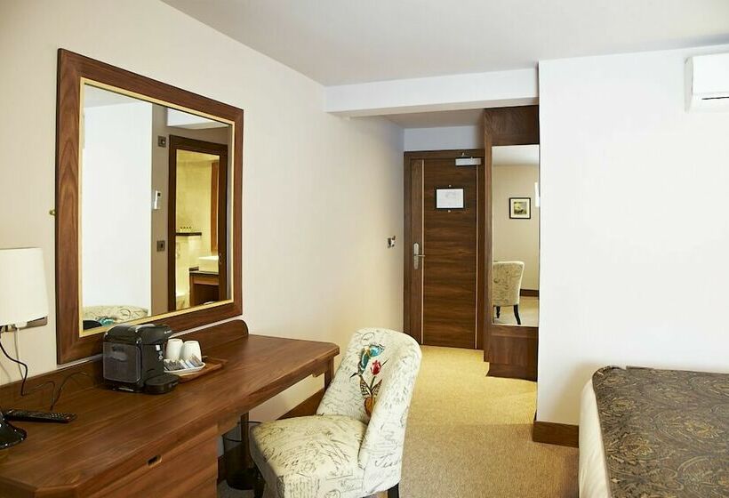 بنسيون Clody Lodge