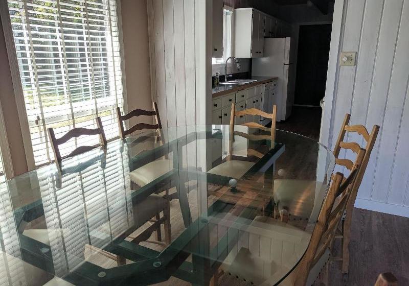 ペンション Gowlland Harbour Resort