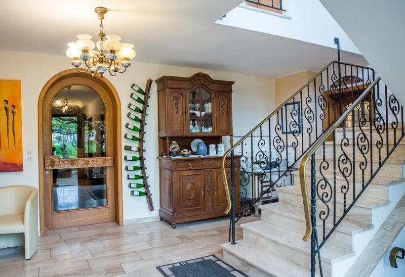 ペンション Weingut Erich Serwazi