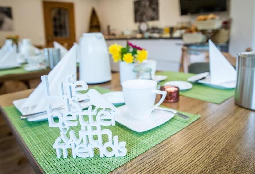 ペンション Weingut Erich Serwazi