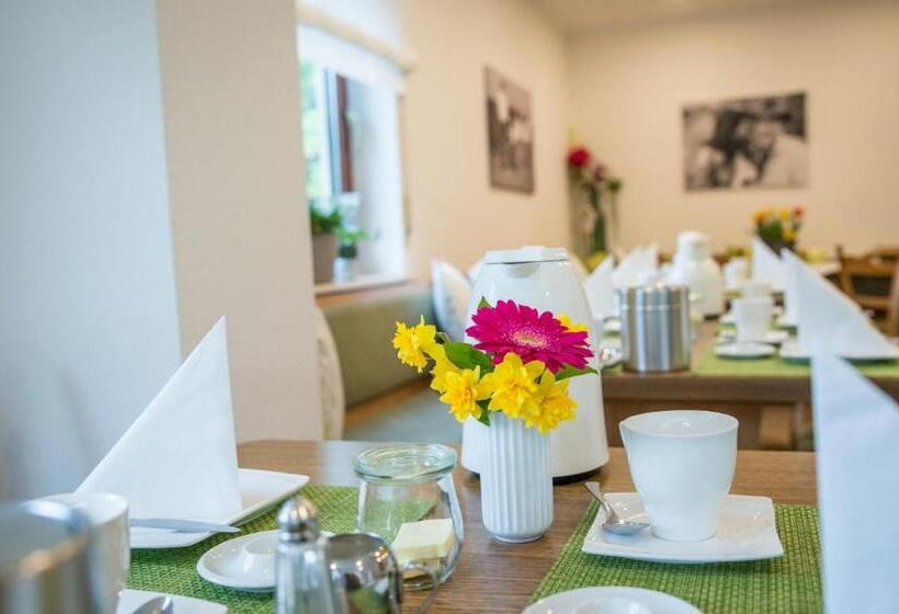 ペンション Weingut Erich Serwazi