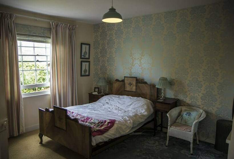The Old Manse B&b