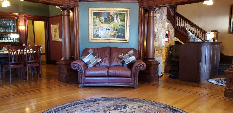 ベッドアンドブレックファースト Cabernet House, An Old World Inn