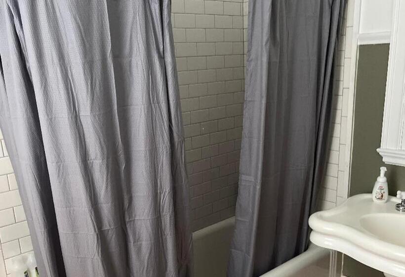 مبيت وإفطار The Mulburn Inn