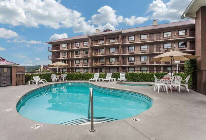 هتل Baymont By Wyndham Pigeon Forge Near Island Drive