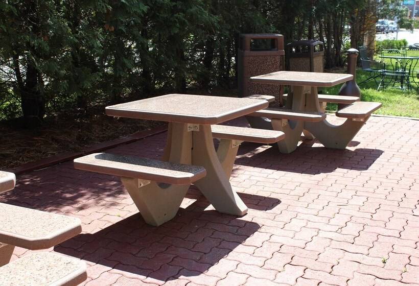 فندق Best Western Plus Concord Inn