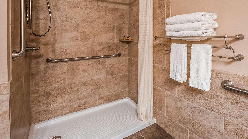 هتل Best Western Plus Concord Inn