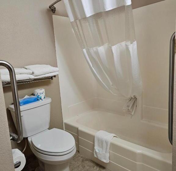 فندق Crookston Inn & Convention Center