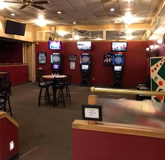 فندق Crookston Inn & Convention Center