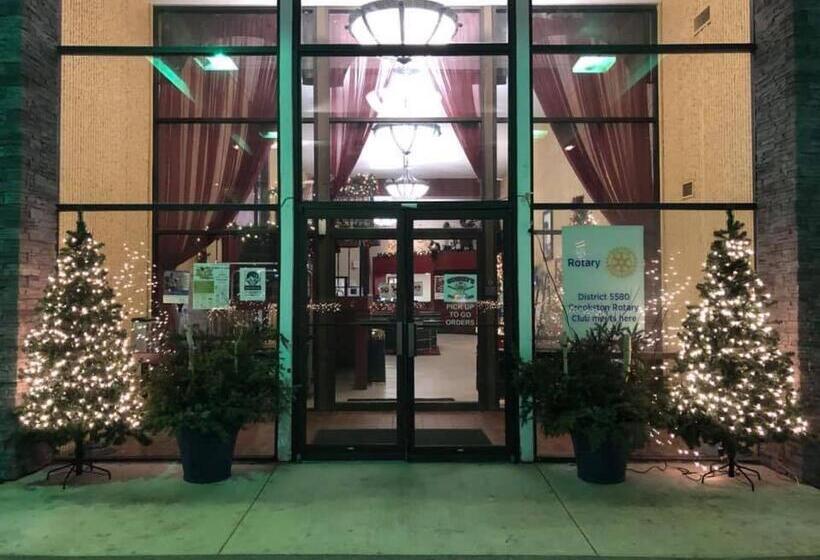 فندق Crookston Inn & Convention Center