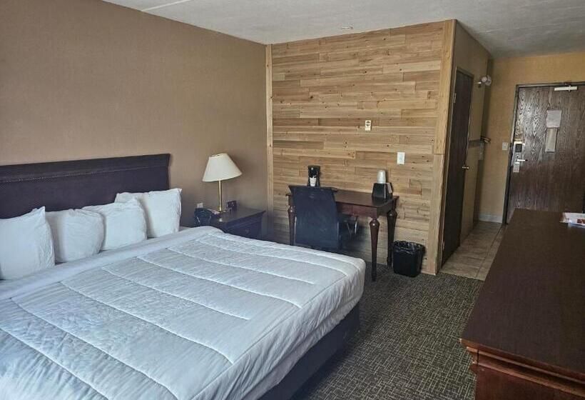 فندق Crookston Inn & Convention Center