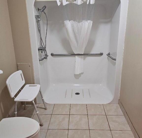 فندق Crookston Inn & Convention Center