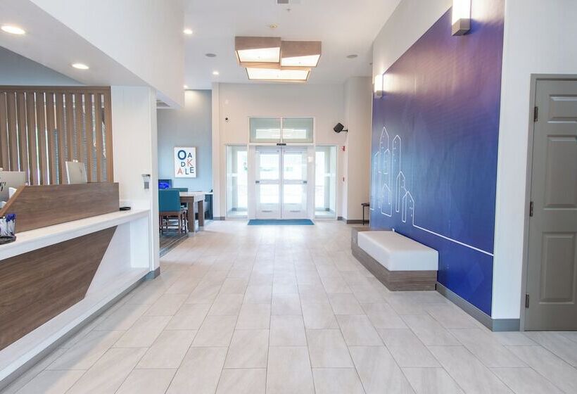 Отель Holiday Inn Express Oakdale, An Ihg