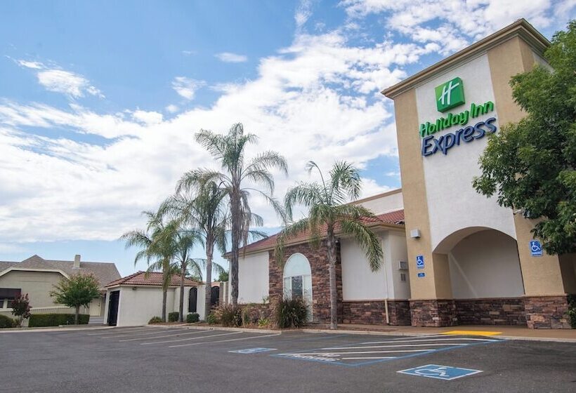 Отель Holiday Inn Express Oakdale, An Ihg