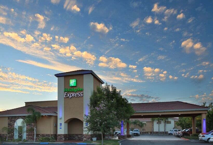 Отель Holiday Inn Express Oakdale, An Ihg