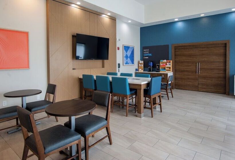 Отель Holiday Inn Express Oakdale, An Ihg