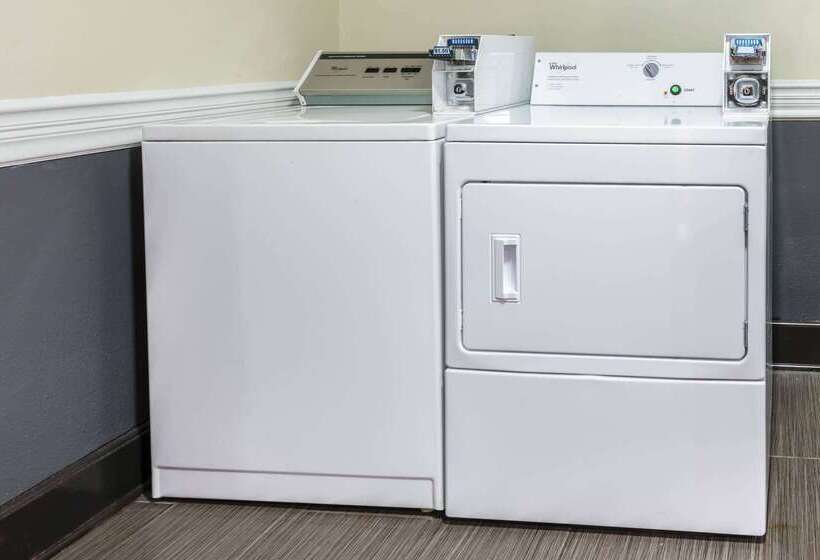 فندق Howard Johnson By Wyndham Near Schlitterbahn