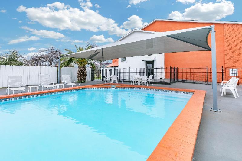 فندق Howard Johnson By Wyndham Near Schlitterbahn