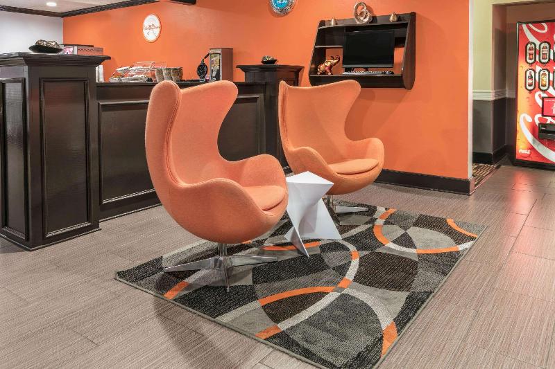 فندق Howard Johnson By Wyndham Near Schlitterbahn