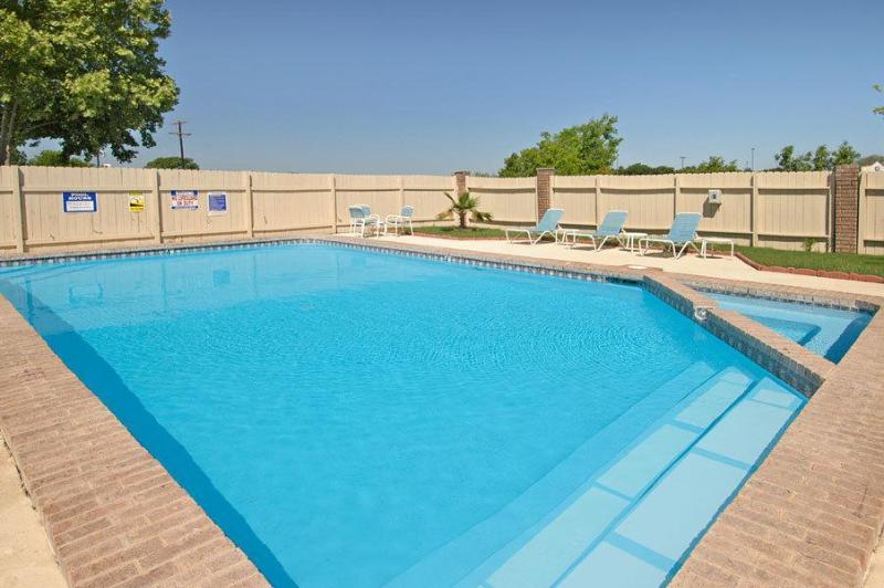 فندق Howard Johnson By Wyndham Near Schlitterbahn