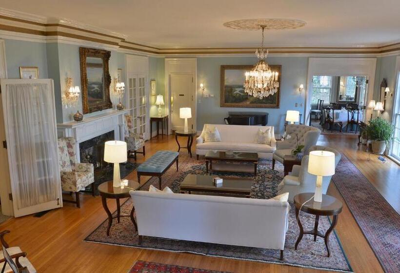 酒店 The Morehead Inn