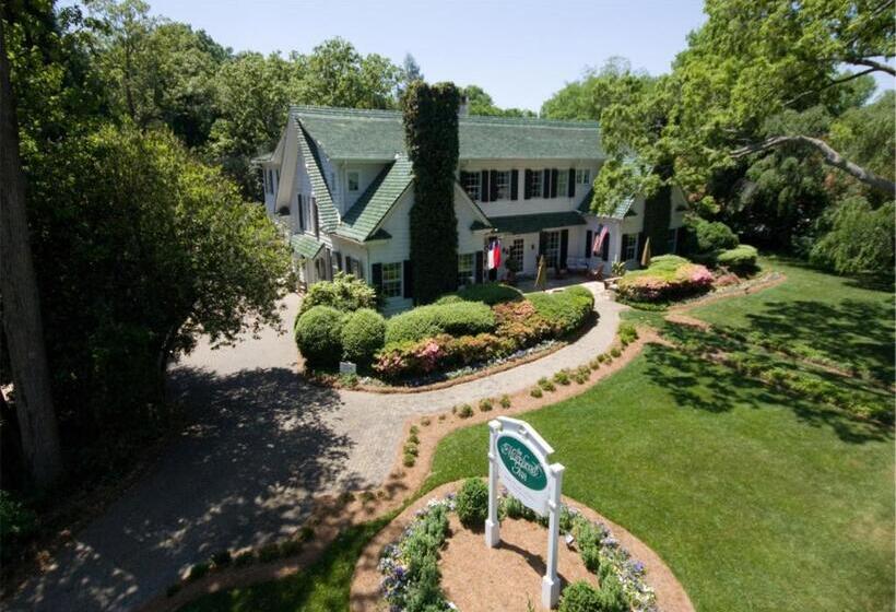 Отель The Morehead Inn