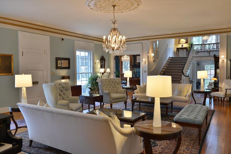 Отель The Morehead Inn