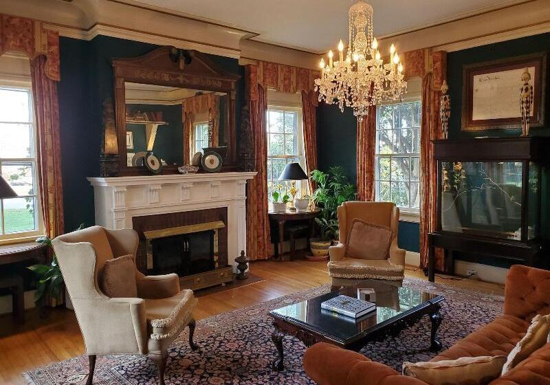 酒店 The Morehead Inn