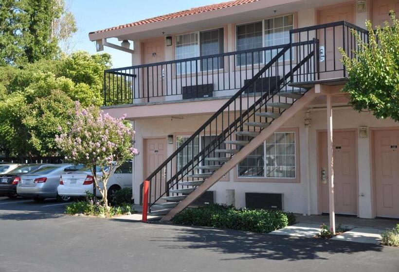 酒店 Morgan Hill Inn