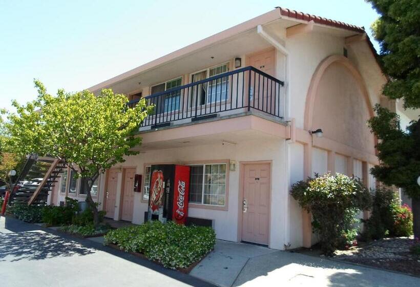 酒店 Morgan Hill Inn