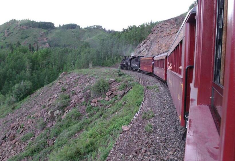 فندق Narrow Gauge Railroad Inn