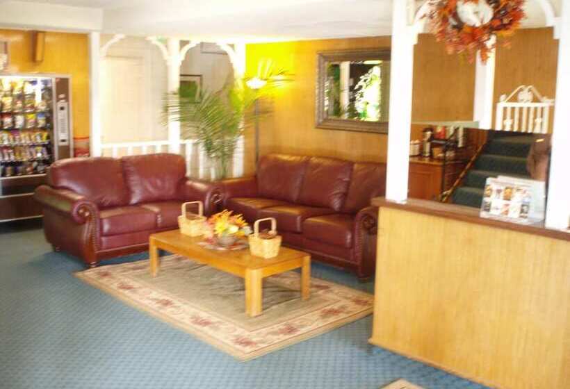 فندق National 9 Inn Showboat