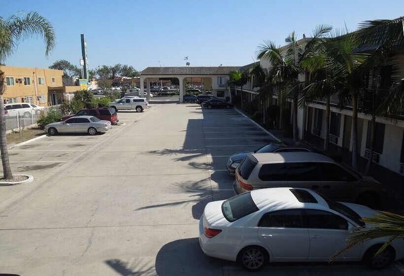 בית מלון כפרי National Inn Garden Grove