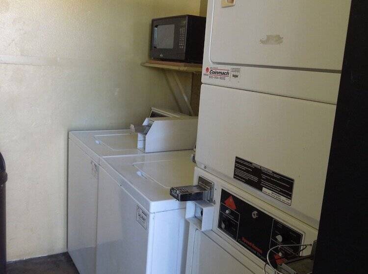 בית מלון כפרי National Inn Garden Grove