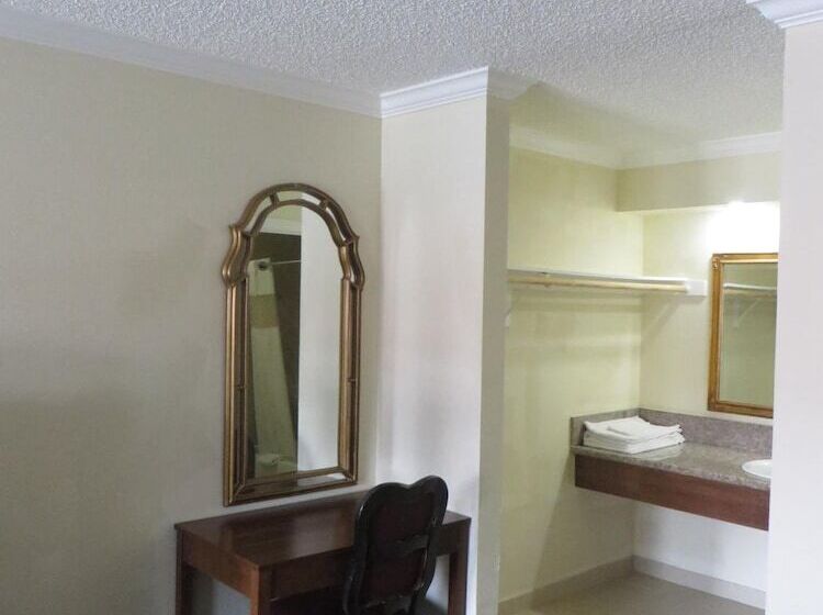 בית מלון כפרי National Inn Garden Grove