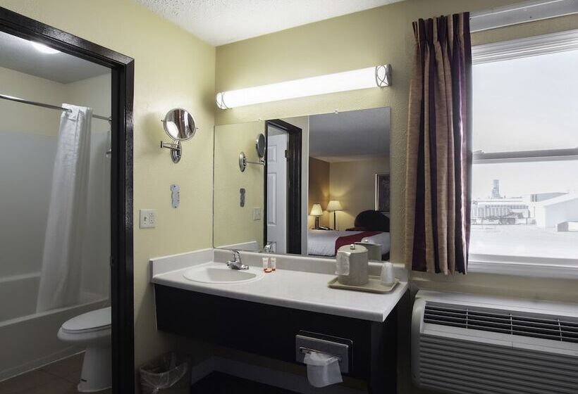 هتل Nendels Inn & Suites Dodge City Airport