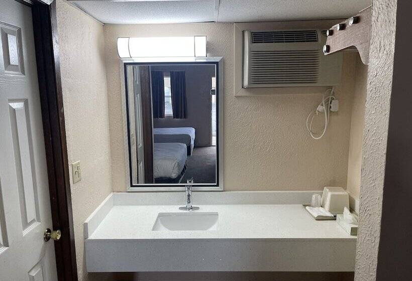 هتل Nendels Inn & Suites Dodge City Airport